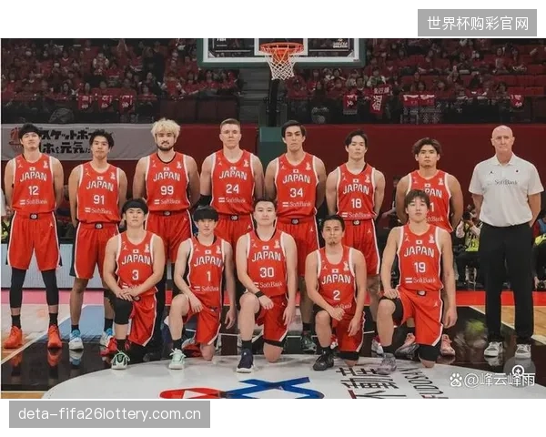 日本队在亚洲区预选赛展现统治力,后防线面临世界杯级别考验。 日本队在亚洲区预选赛展现统治力,后防线面临世界杯级别考验。